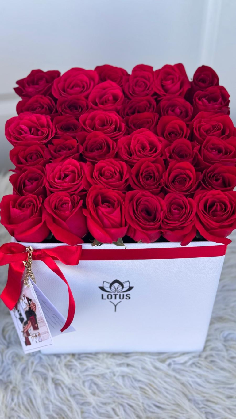 Caja 30 Rosas con compartimiento de dulces - Imagen 7