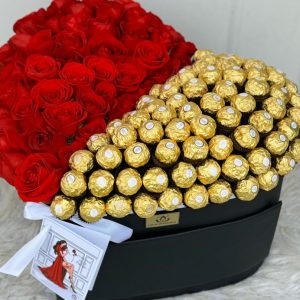 Caja corazón mitad rosas, mitad ferreros