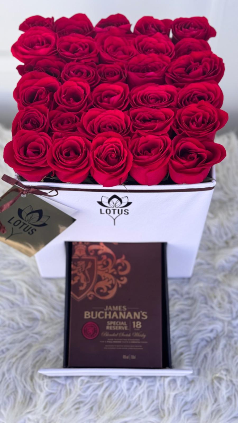 Caja 30 Rosas con compartimiento de dulces - Imagen 4