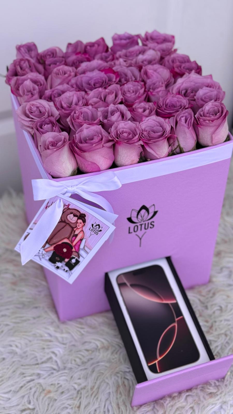 Caja 30 Rosas con compartimiento de dulces - Imagen 3