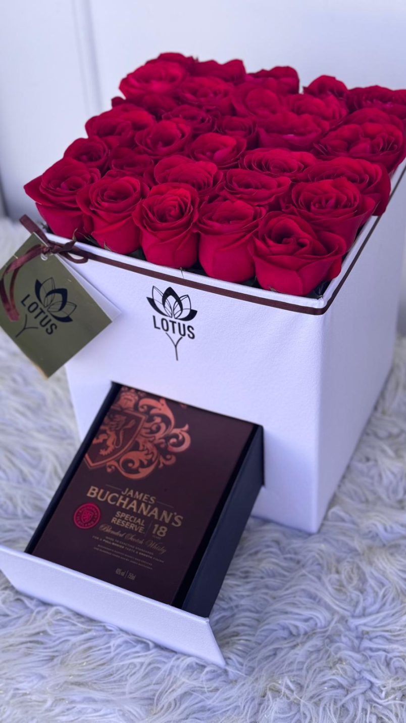 Caja 30 Rosas con compartimiento de dulces - Imagen 2