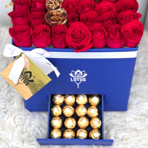 Caja 30 Rosas con compartimiento de dulces